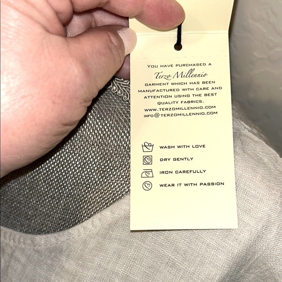 TERZO MILLENNIO Elegant Light taupe Pure Linen Top. From Italy. Sz. Small loose - Picture 3 of 14